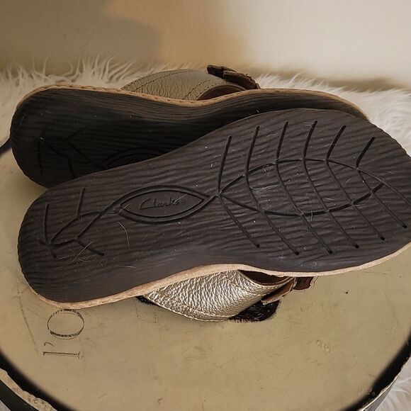 - Clark's Leather Artisian Sandals - Picture 8 of 10